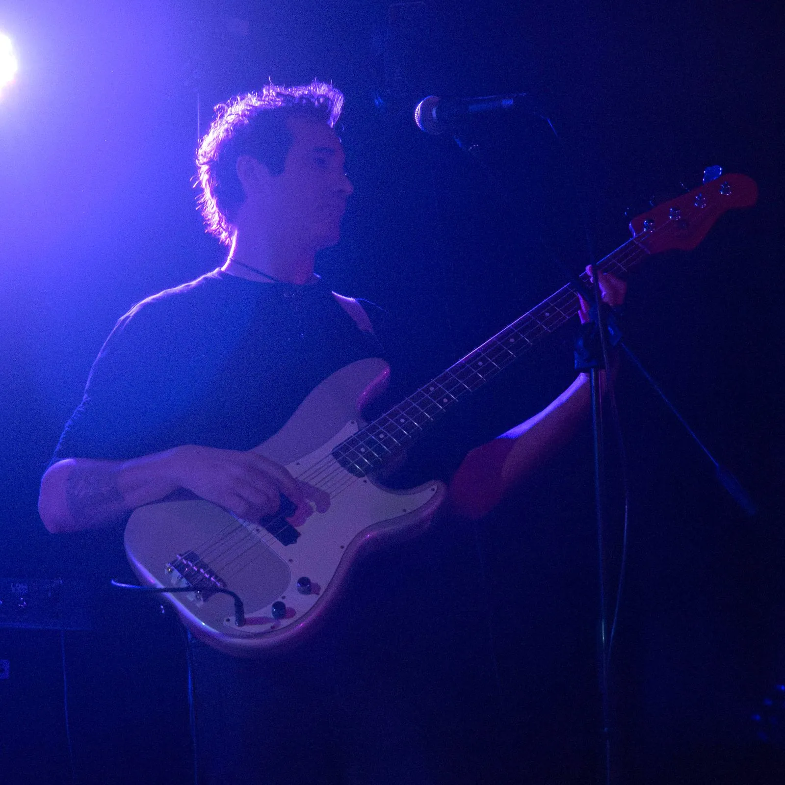 Le bassiste d'Aymar