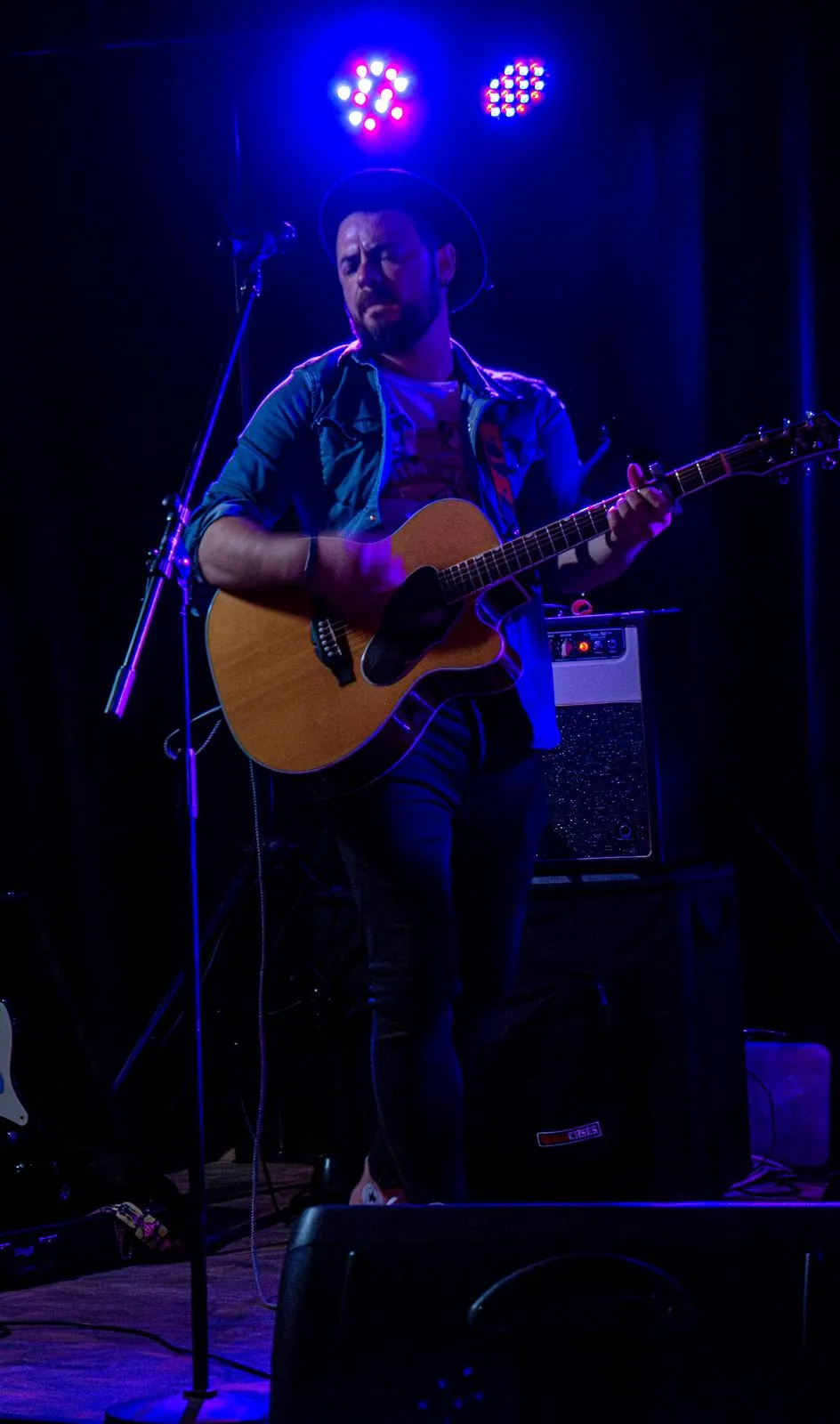 Le chanteur d'Aymar en concert